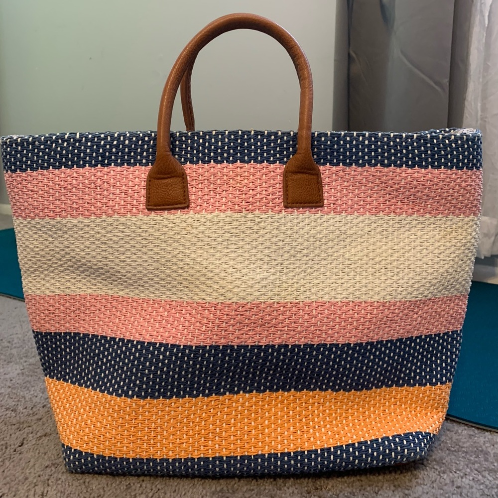 Gently worn JustFab bag.